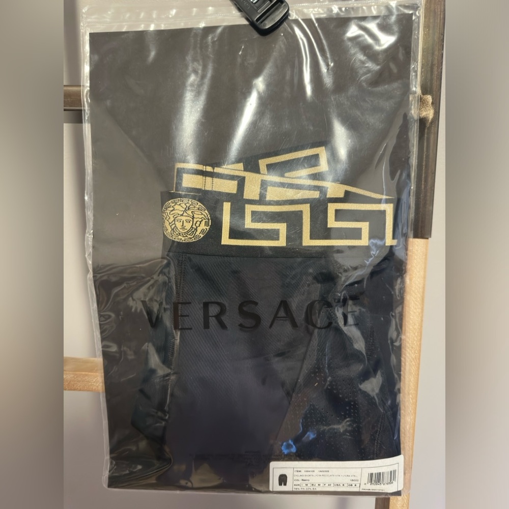 Versace - Picture 7 of 10